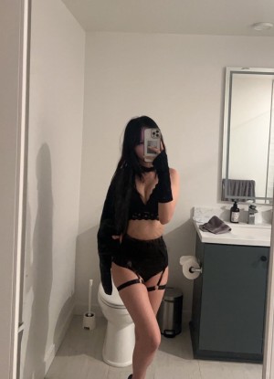 j3nevieve jenevieve goddesssxhana truongjens Nude Leaks OnlyFans Photos #1