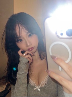 j3nevieve jenevieve goddesssxhana truongjens Nude Leaks OnlyFans Photos #3