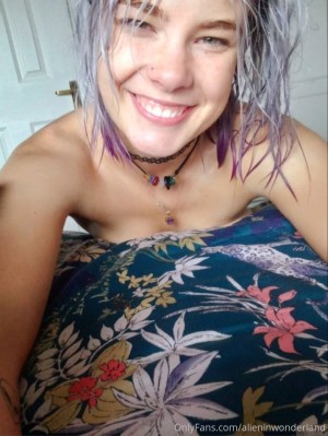 Alieninwonderland Alieninwonderland5 Nude Leaks OnlyFans Photos #2