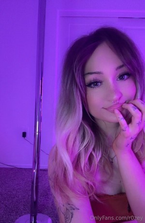 R0zeyy Nude Leaks OnlyFans Photos #6